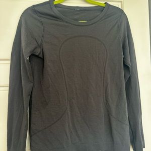 Black lululemon long sleeve loose fit swiftly top